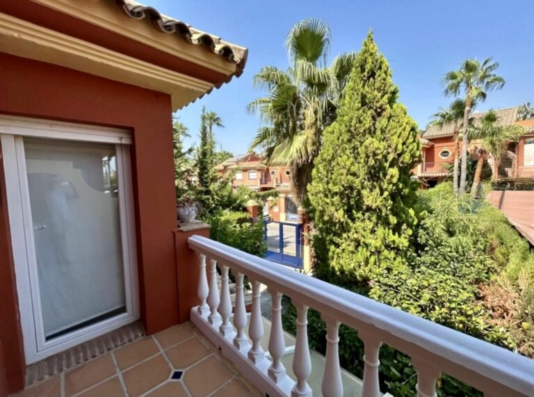 945b6ef6e0e9edc2d17e9f7058541eda - 12