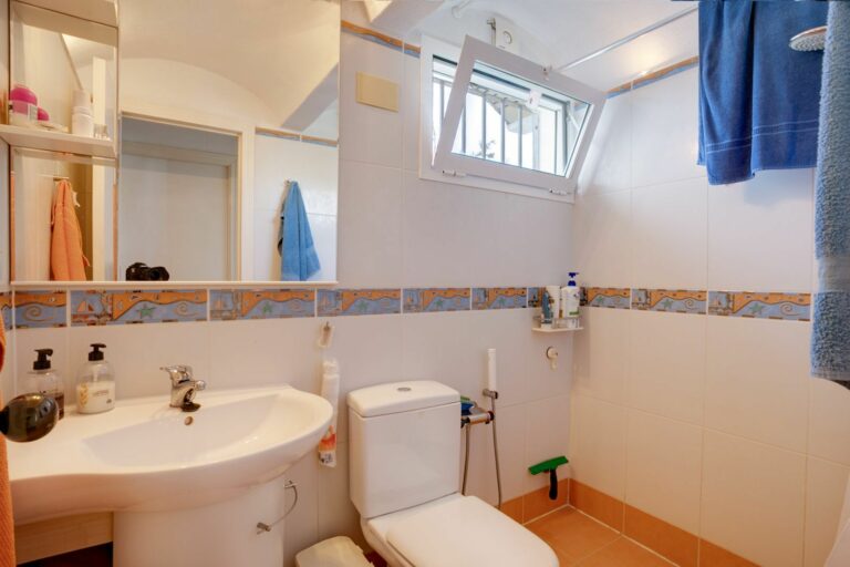 96015248e7e1afbae3a41212136b19a0 - 13