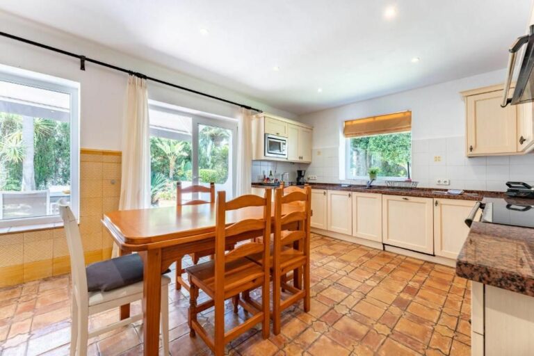 987f27d586bc3c538d82006786062993 - 12