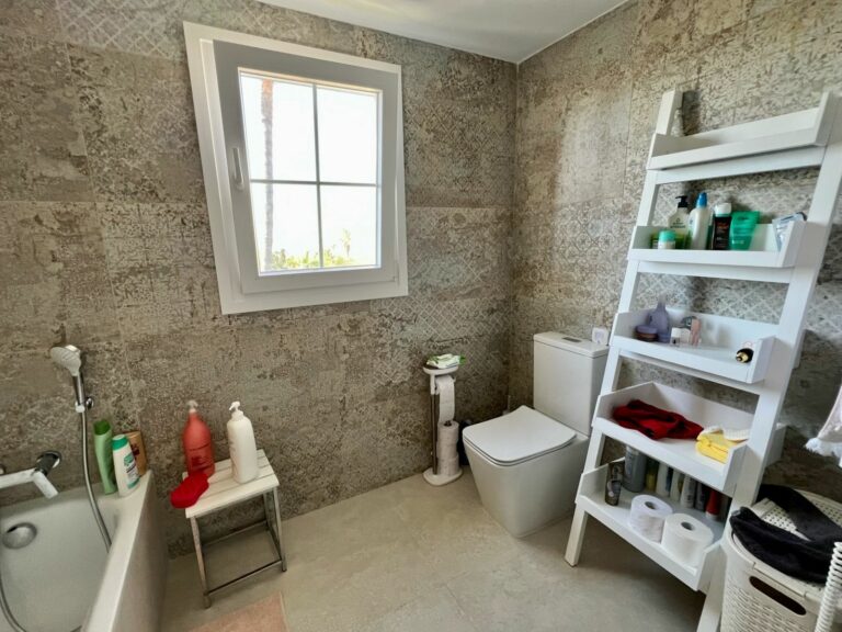 9bc79723e94041a99da7fc1b249d8db6 - 12