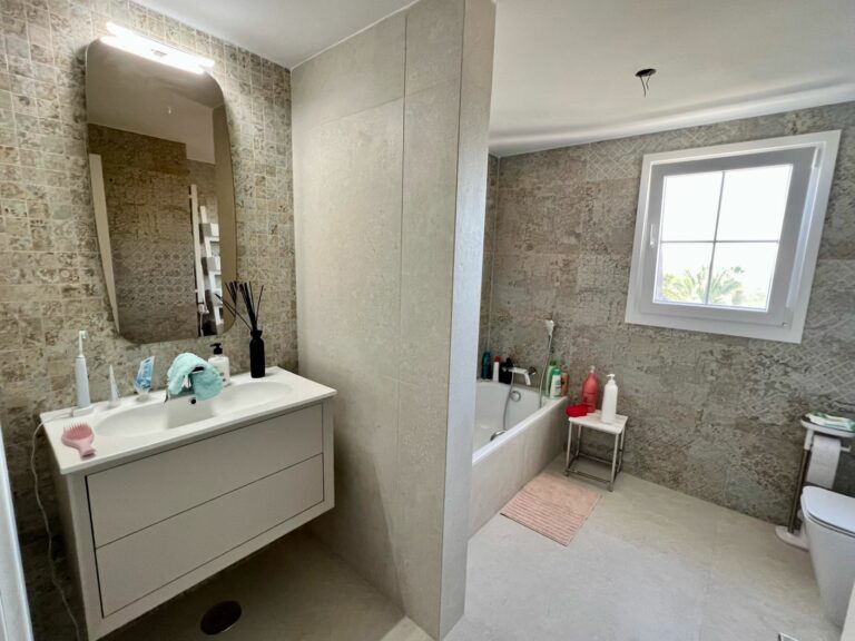 9bc79723e94041a99da7fc1b249d8db6 - 13