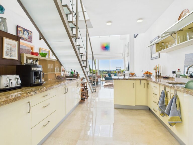 9f70a5a77f40052c9d04ea5d1f686925 - 8