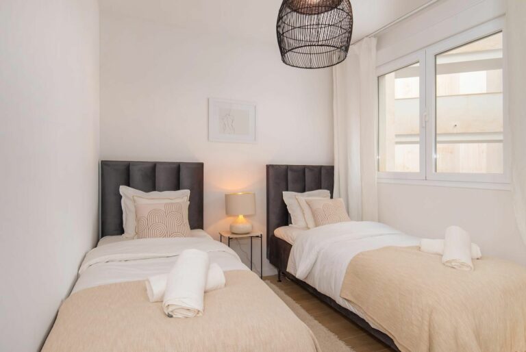 9f8162217fdd1c69137e2990c45304fd - 7