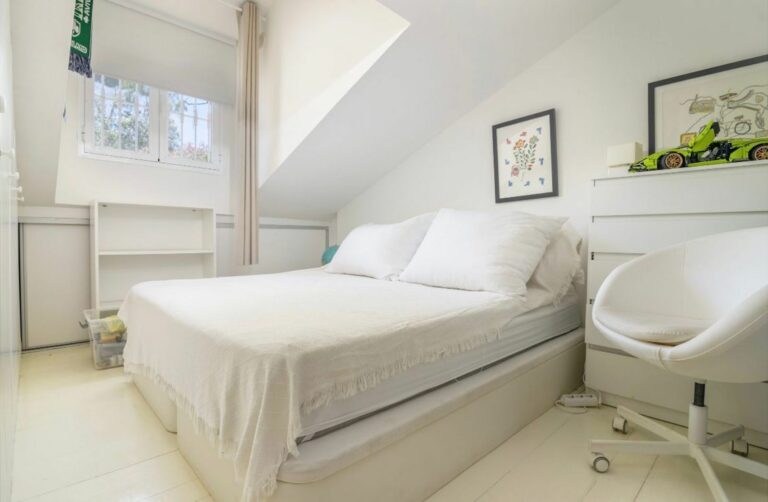 9fe51e792842bcbda181650fe0a9249b - 11