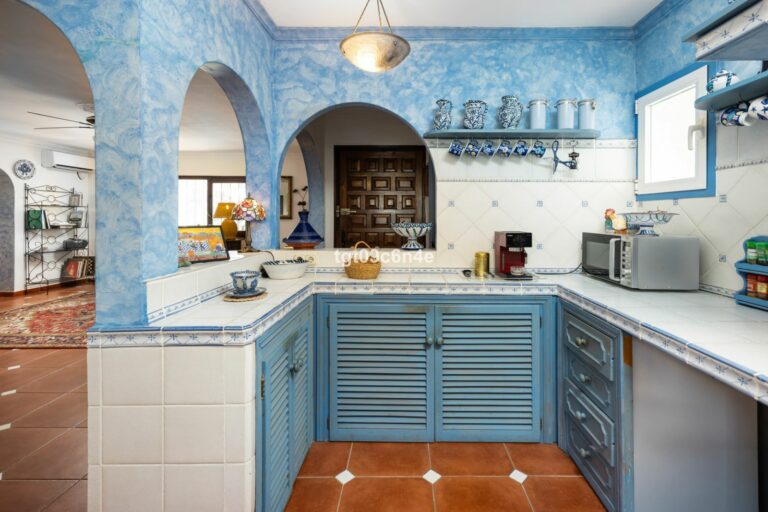 a41adb18442f9d077fdaf3bf9487ec9e - 13