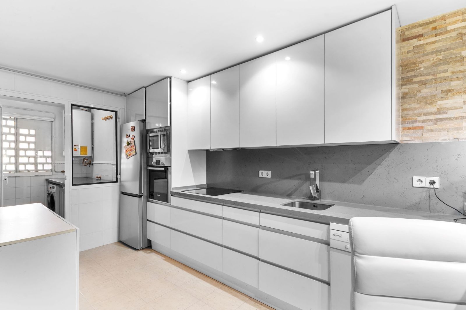 a6a01d8d3d6713373df7f9d302566f60 - 1