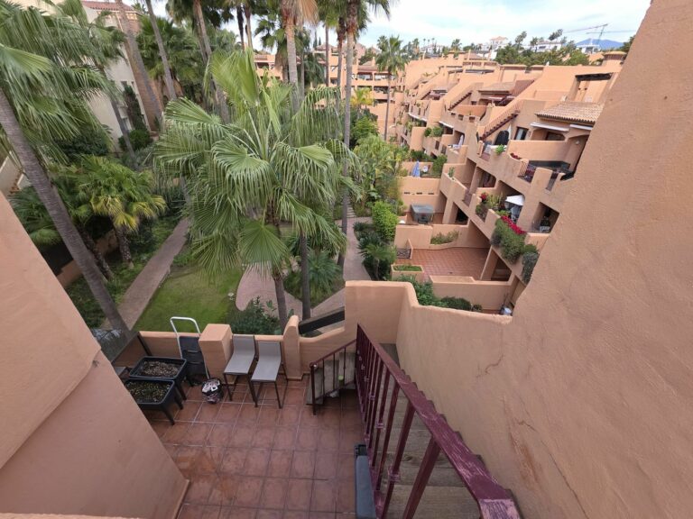 a6f4030451526de673897ee193bec1da - 16