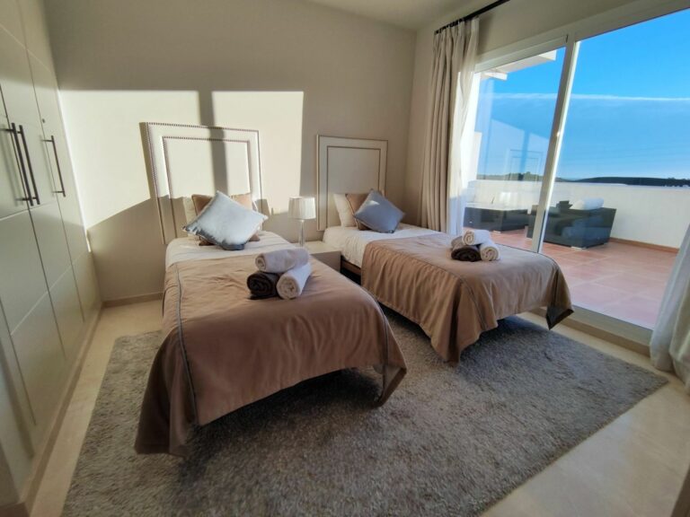 a825f1bc8e4e531eabcb933b9055dc1e - 12