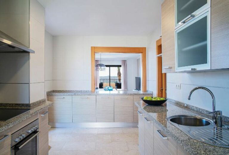 aa135a8e902ba39ba49e986542690adf - 4