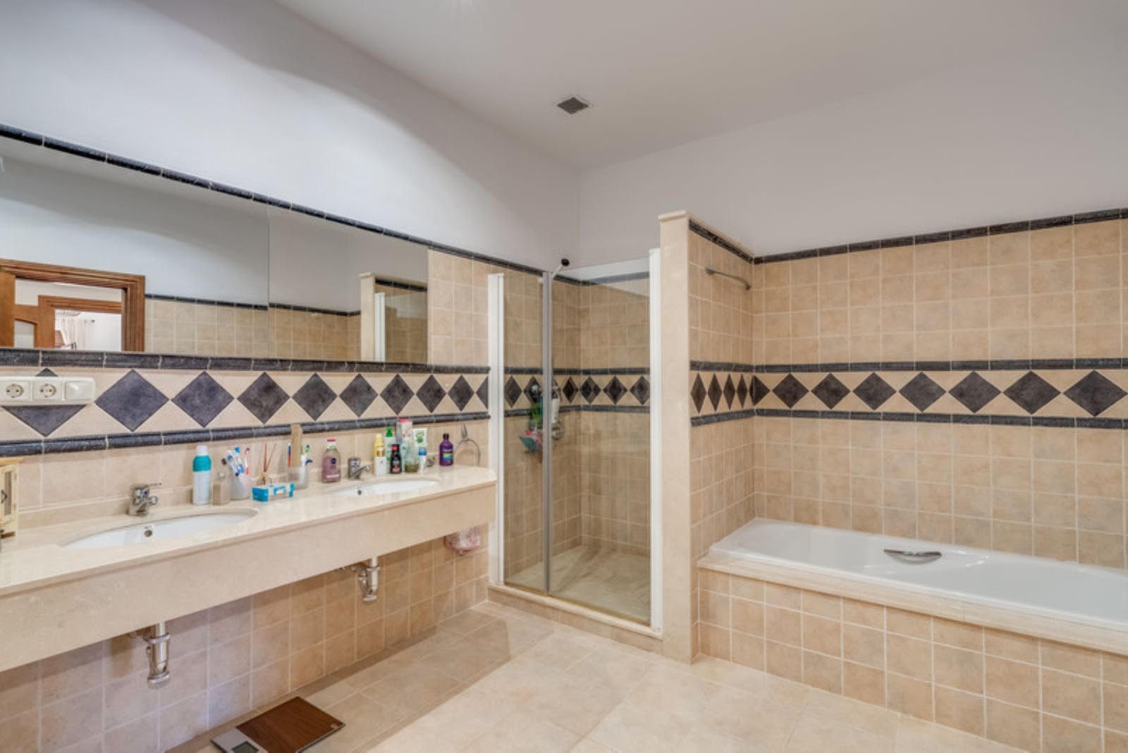 b31416d940ea039e3fbfa89d6d8e3a07 - 15