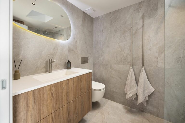 b338257759ac6ba08eb32b565372a317 - 16