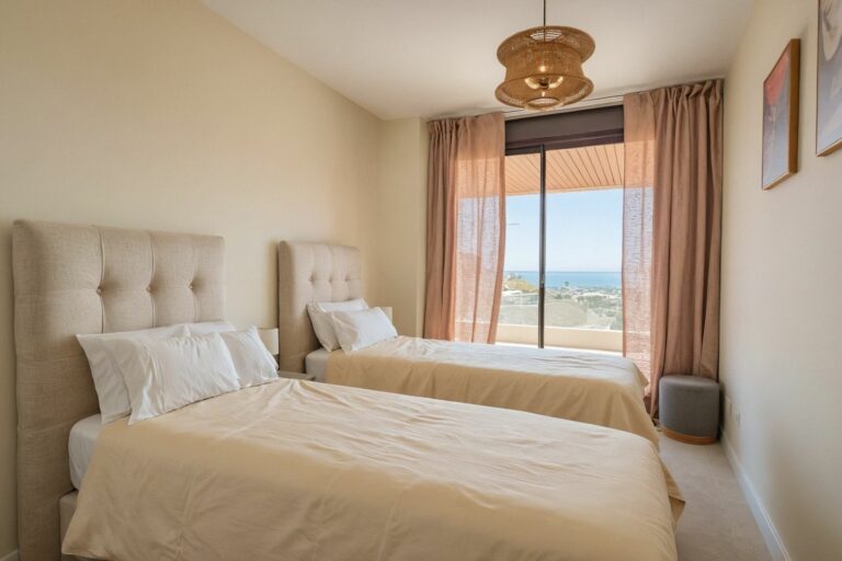 b4f0adfb406dfd9262b2b69610ce8b71 - 15