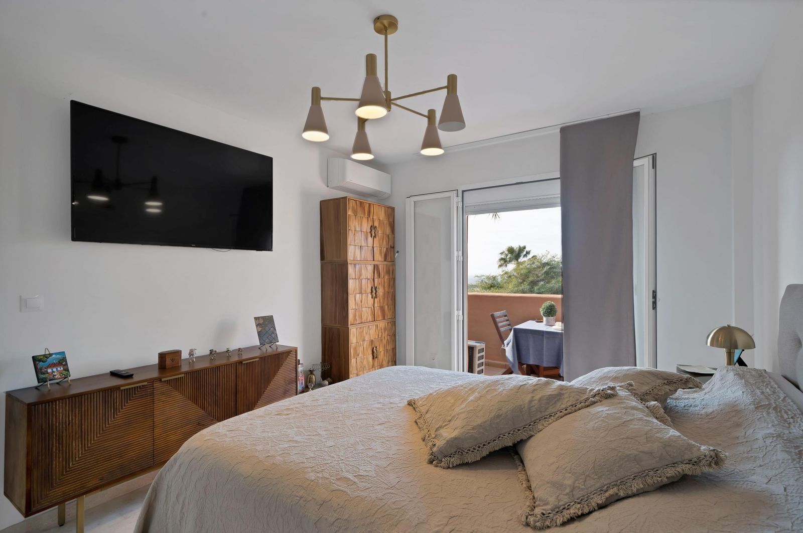 b74ff905f2a3e670f90f5bc22ebbedda - 12