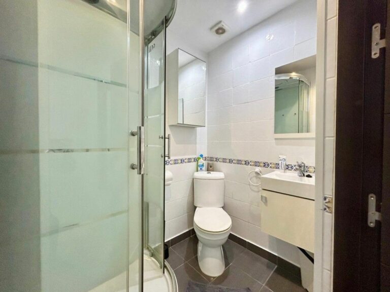 b77d77e00c67a179139a4402727f0af4 - 12