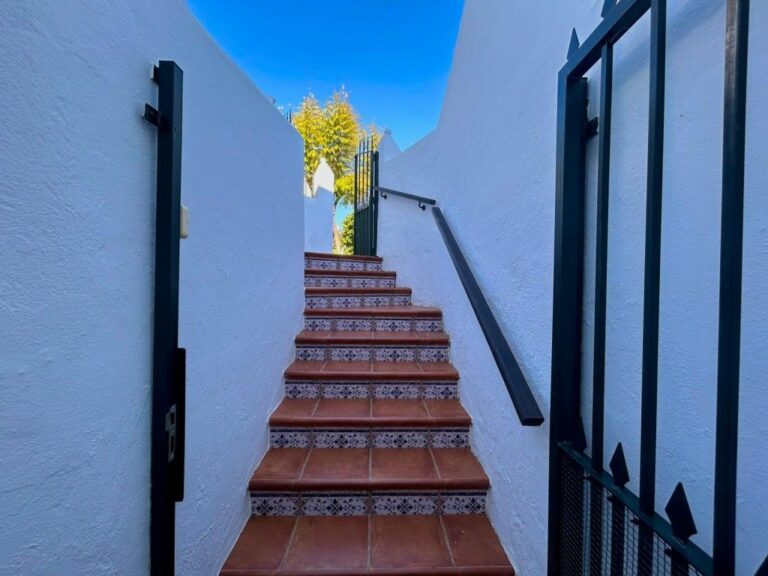 b77d77e00c67a179139a4402727f0af4 - 13