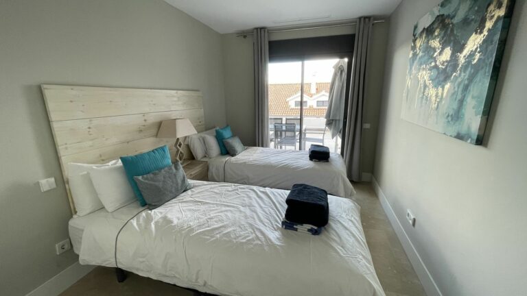 b783dffa4bbffee3e24a27c4b808eea3 - 12