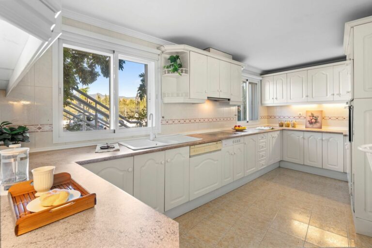 b868fb798c59f17c4f64b7c2c8249f93 - 10