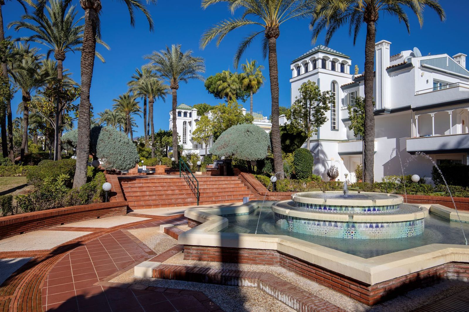 b868fb798c59f17c4f64b7c2c8249f93 - 14