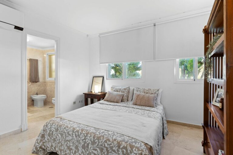 b868fb798c59f17c4f64b7c2c8249f93 - 16