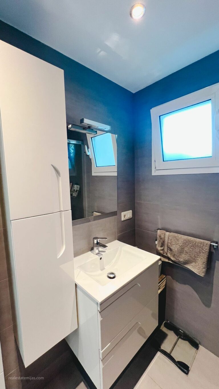 ba60c9ad71e8fc6c1120d2b565bd8d76 - 11