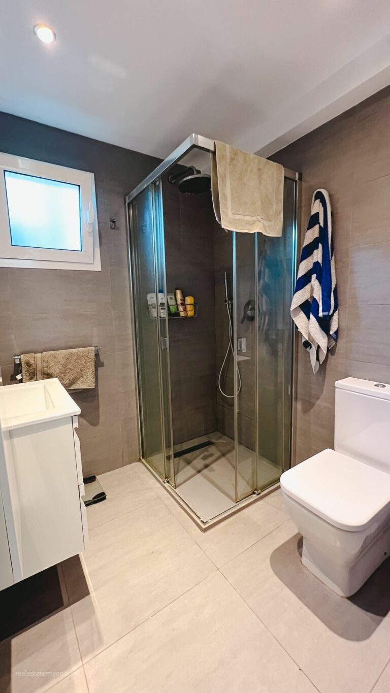 ba60c9ad71e8fc6c1120d2b565bd8d76 - 12