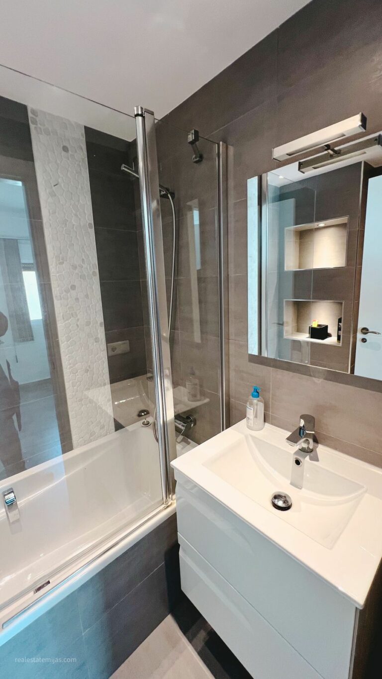 ba60c9ad71e8fc6c1120d2b565bd8d76 - 16