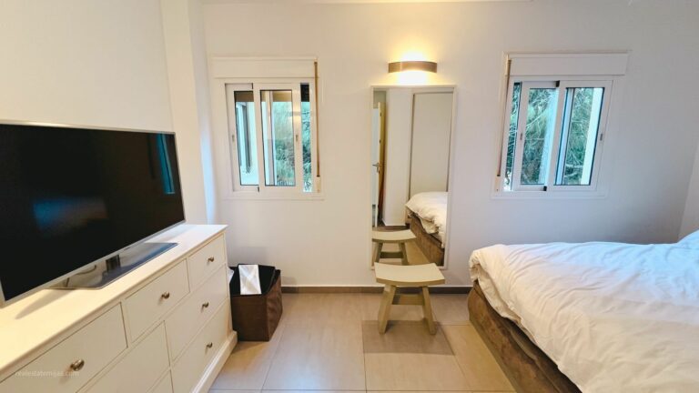 ba60c9ad71e8fc6c1120d2b565bd8d76 - 8