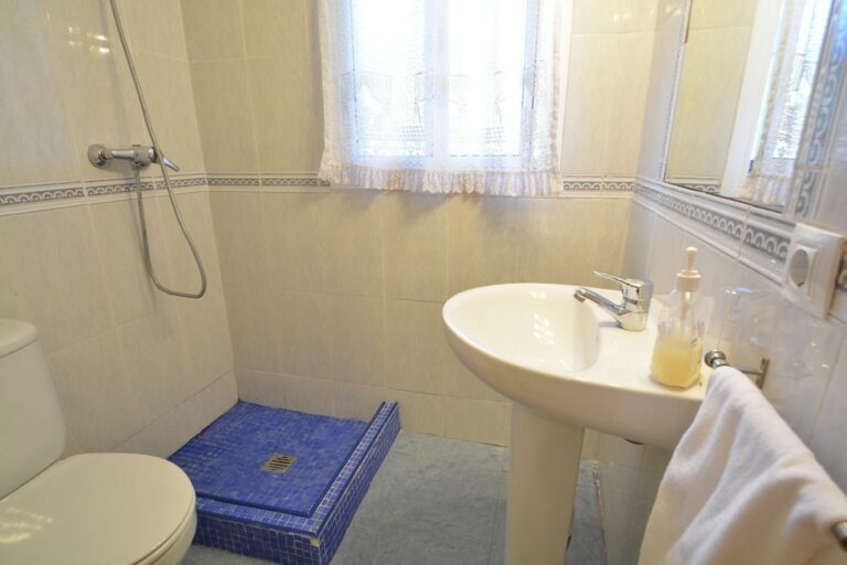 bb74904a3359b3118738efe8aa15bbfd - 13