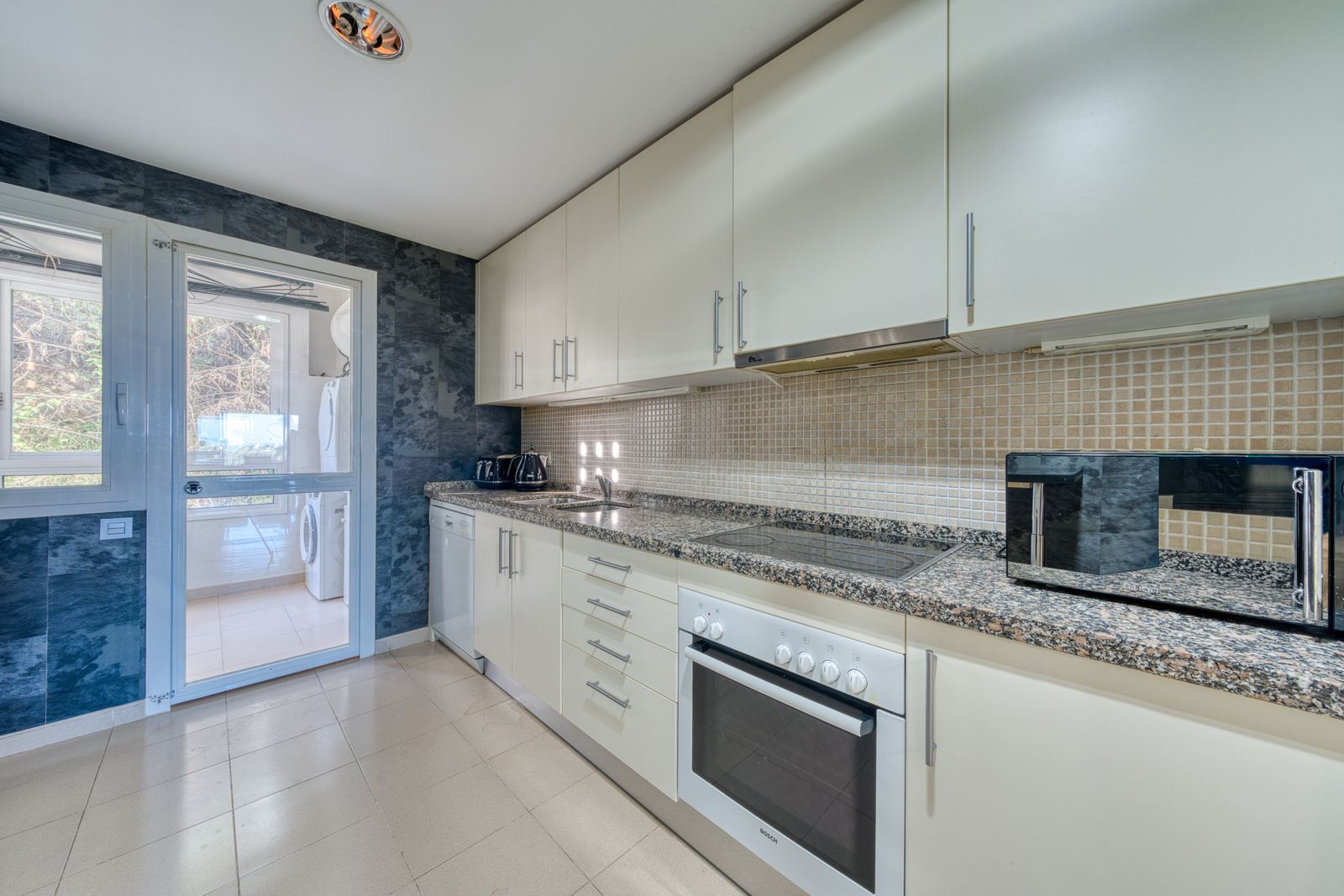 bbb623fb4c7e5828913dfd2ba64e307b - 12