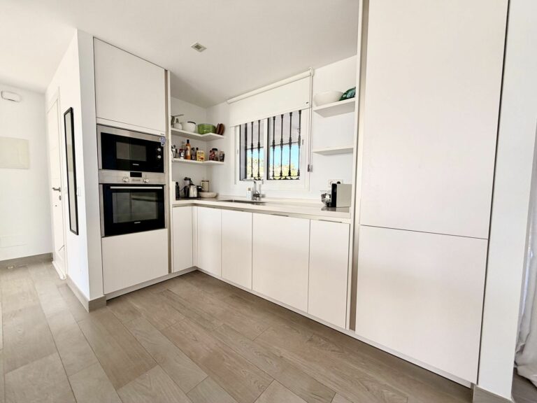 bd8de98a593f3cefccb7e1ed522e23ba - 11