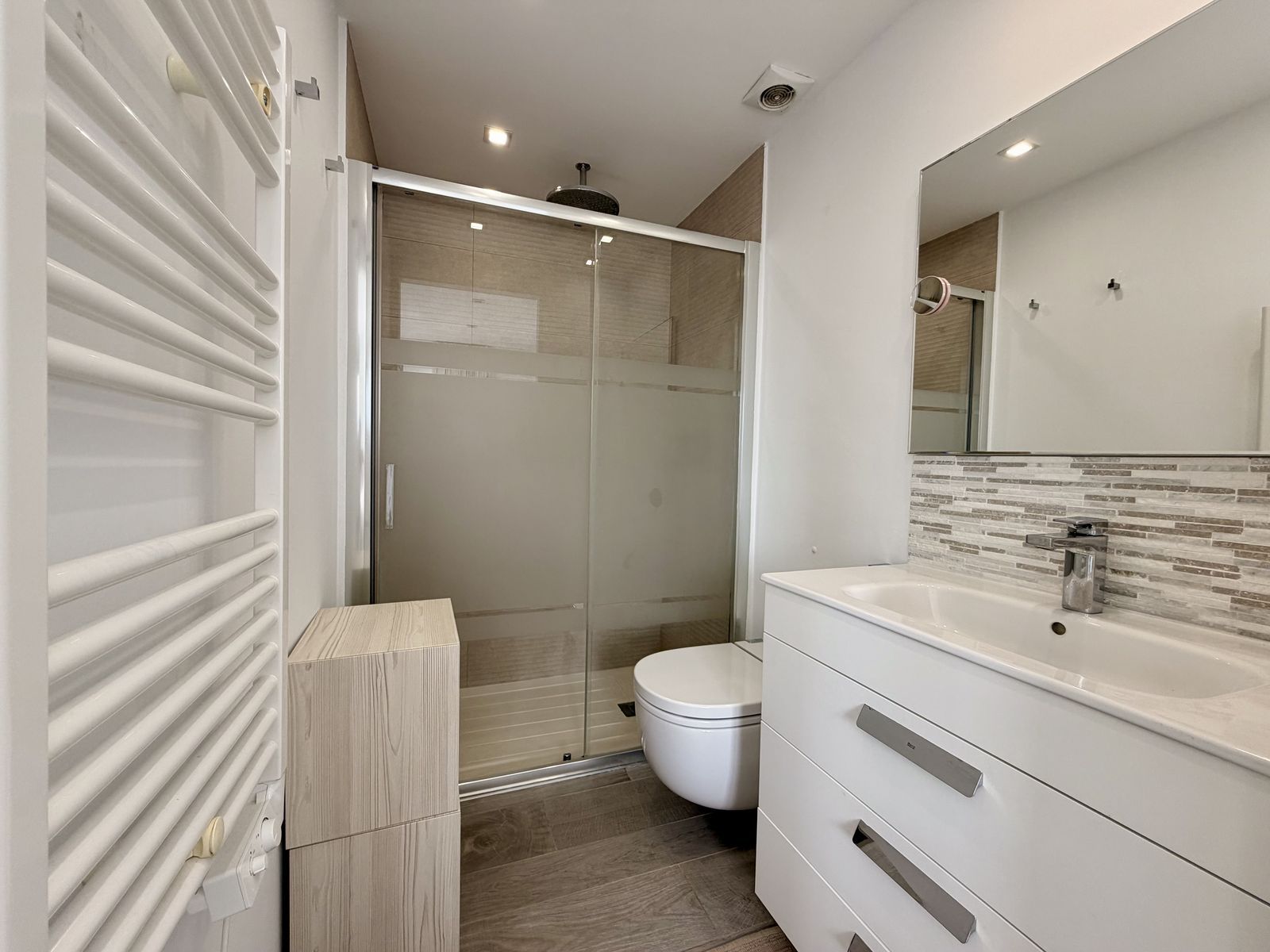 bd8de98a593f3cefccb7e1ed522e23ba - 15