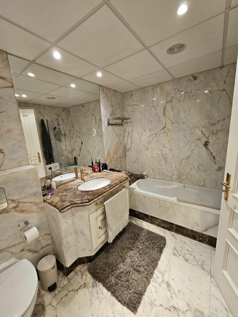 bdb6f400bb2aa78846aefd68ad44b100 - 16