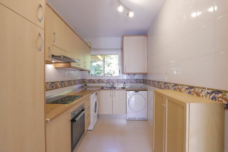 be6b315df1b4d7c550ed9a293b33977a - 12