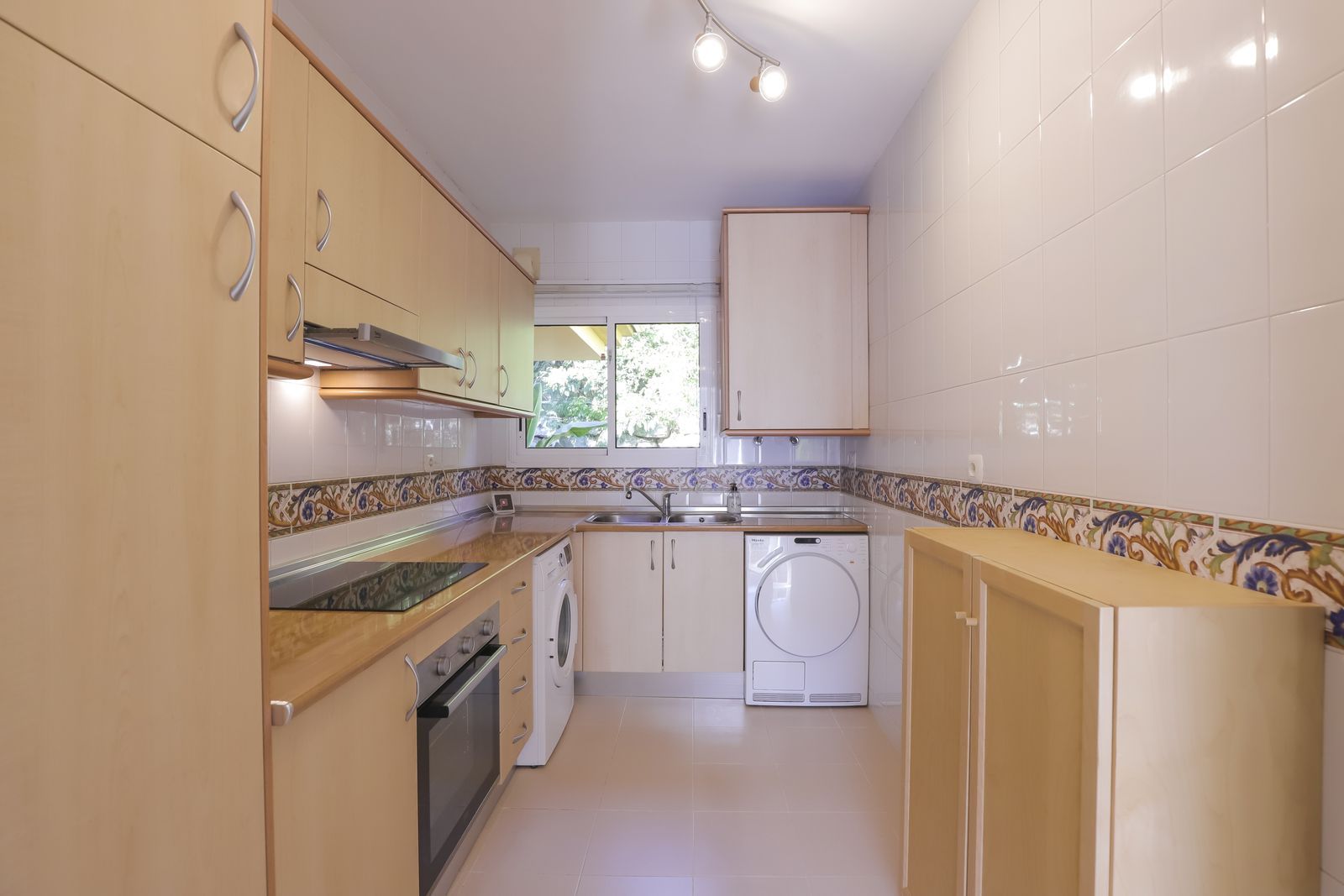 be6b315df1b4d7c550ed9a293b33977a - 12