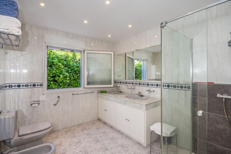 bec59cd982209010b15f891714644025 - 16