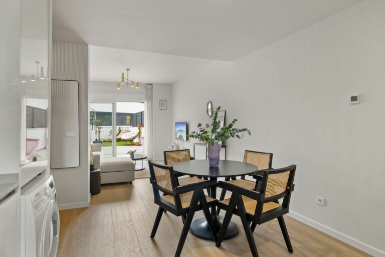 c7682c5e44d04a8d50c714e733820e38 - 8