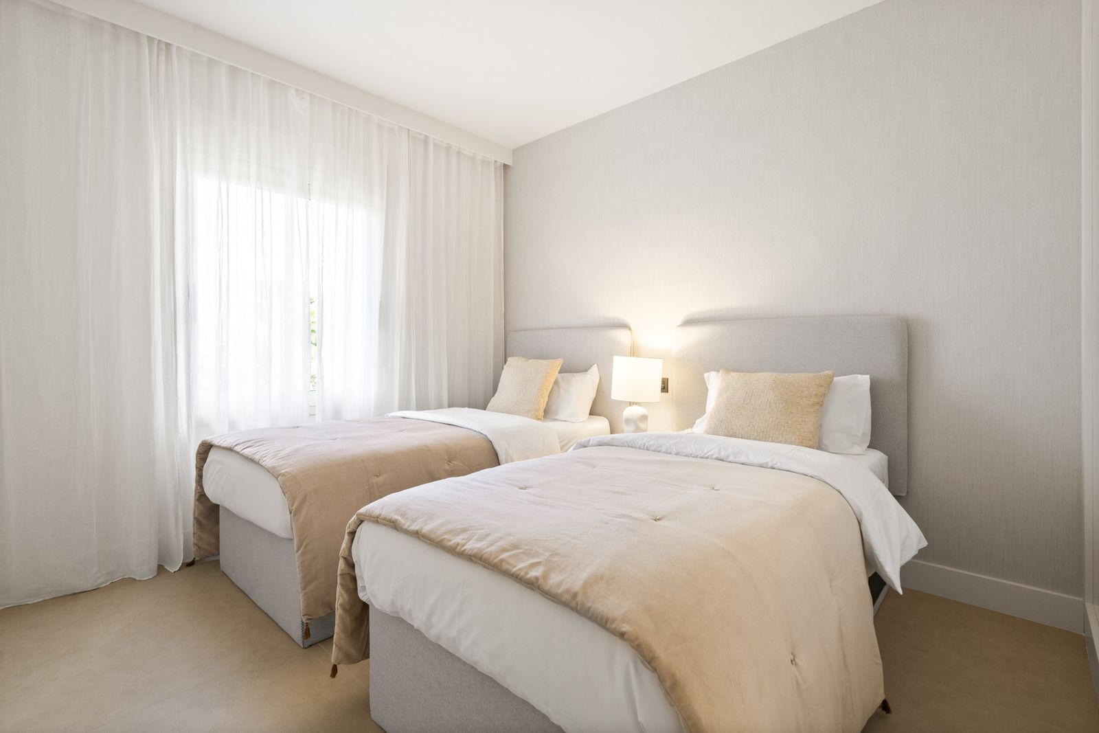 c8f63858d260fe2cf86d7a1d70d020e3 - 12