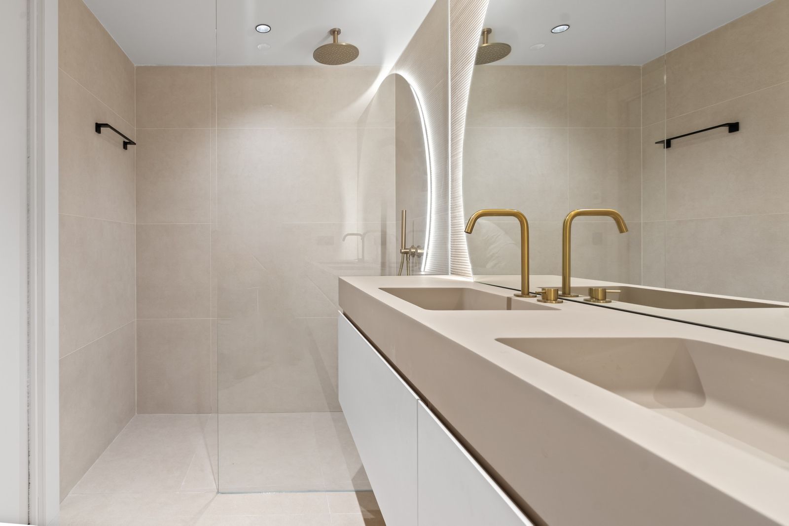 c8f63858d260fe2cf86d7a1d70d020e3 - 15