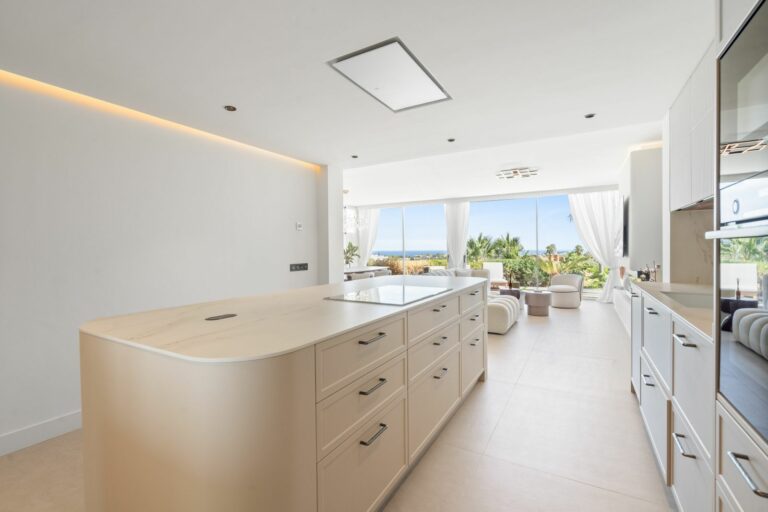 c8f63858d260fe2cf86d7a1d70d020e3 - 7