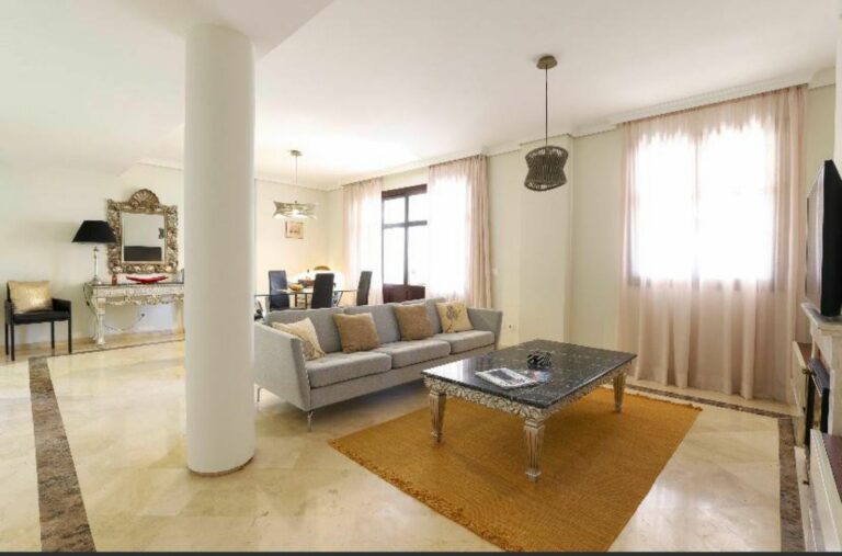 c901f69fe9fa9e277509f40cfeb8c359 - 2