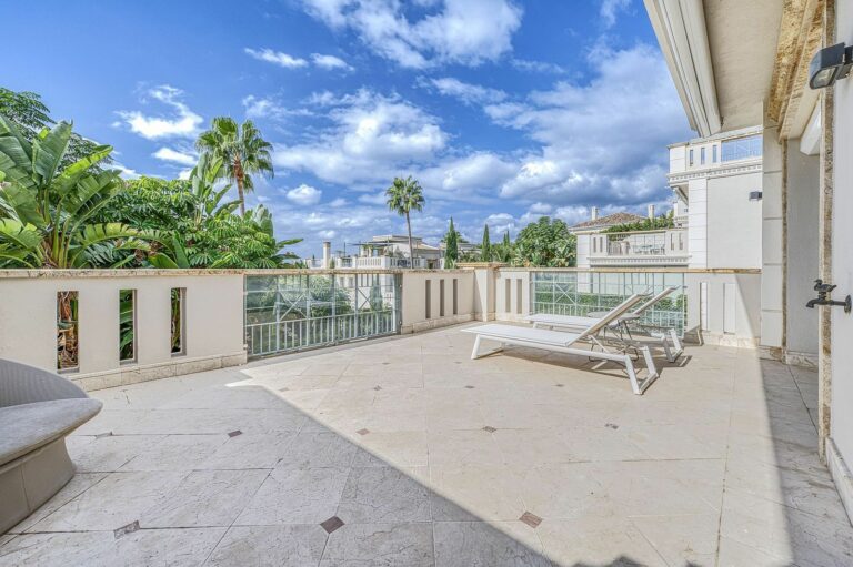 ca9ab607273039d4aaa5572cb2122a9f - 16