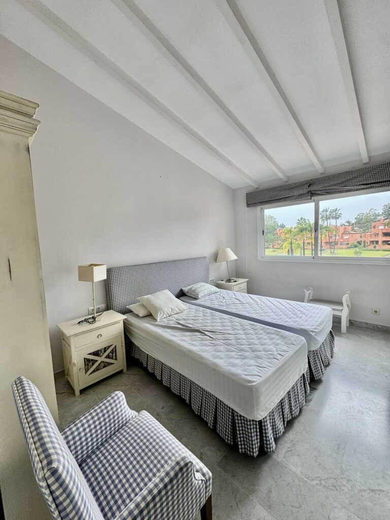 cbfbc7bf5b90e553965c09f9f7f82c12 - 11