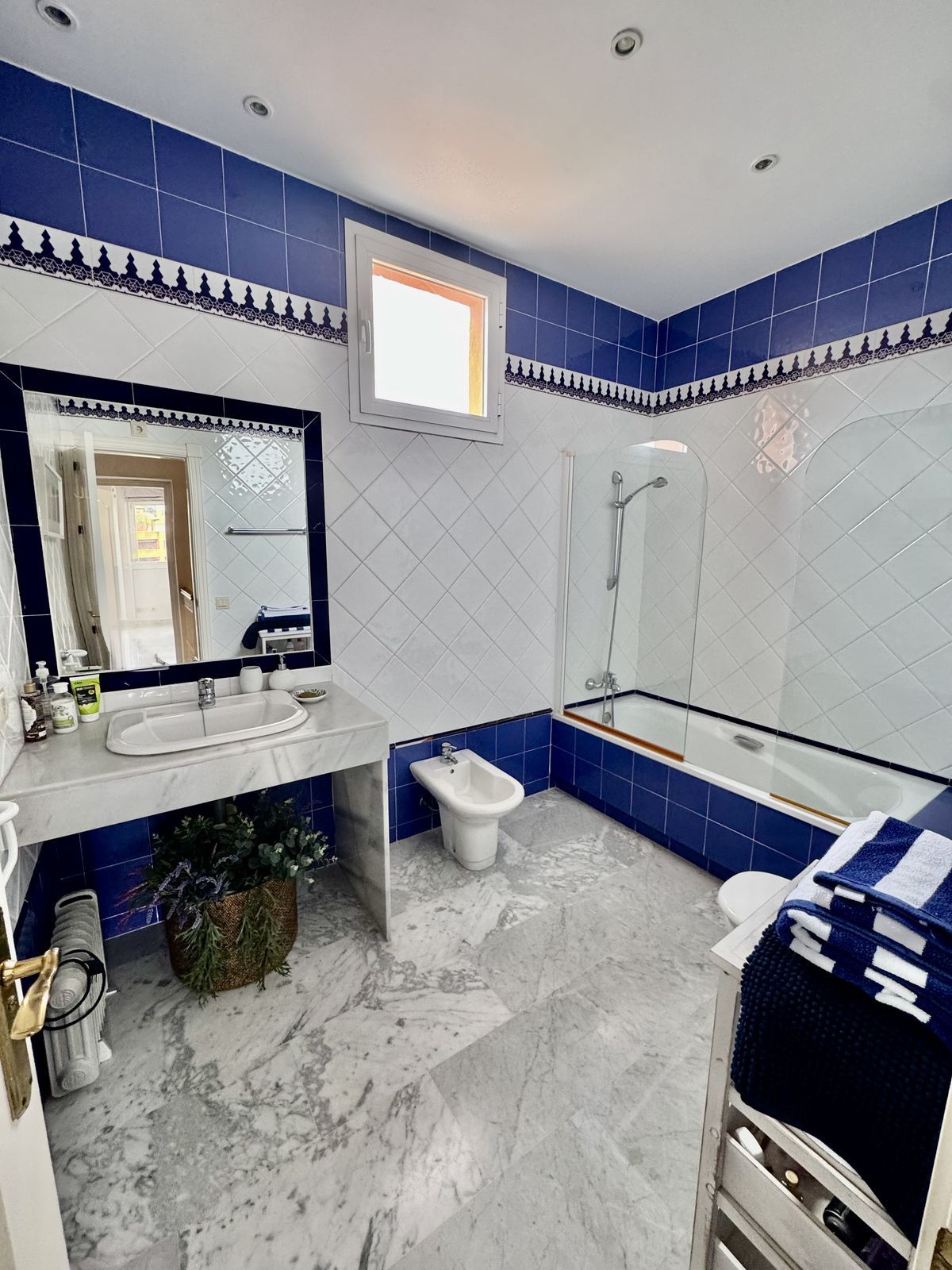 cbfbc7bf5b90e553965c09f9f7f82c12 - 12