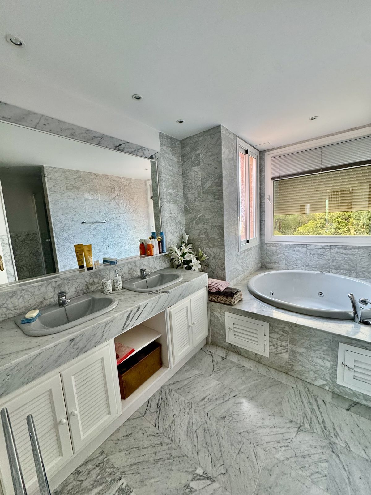 cbfbc7bf5b90e553965c09f9f7f82c12 - 14