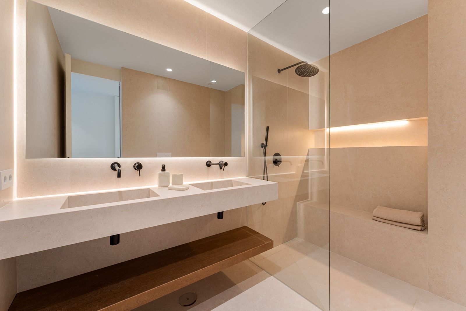 ce1c60ee14a4f91ecf02fd9e05e1faa1 - 12