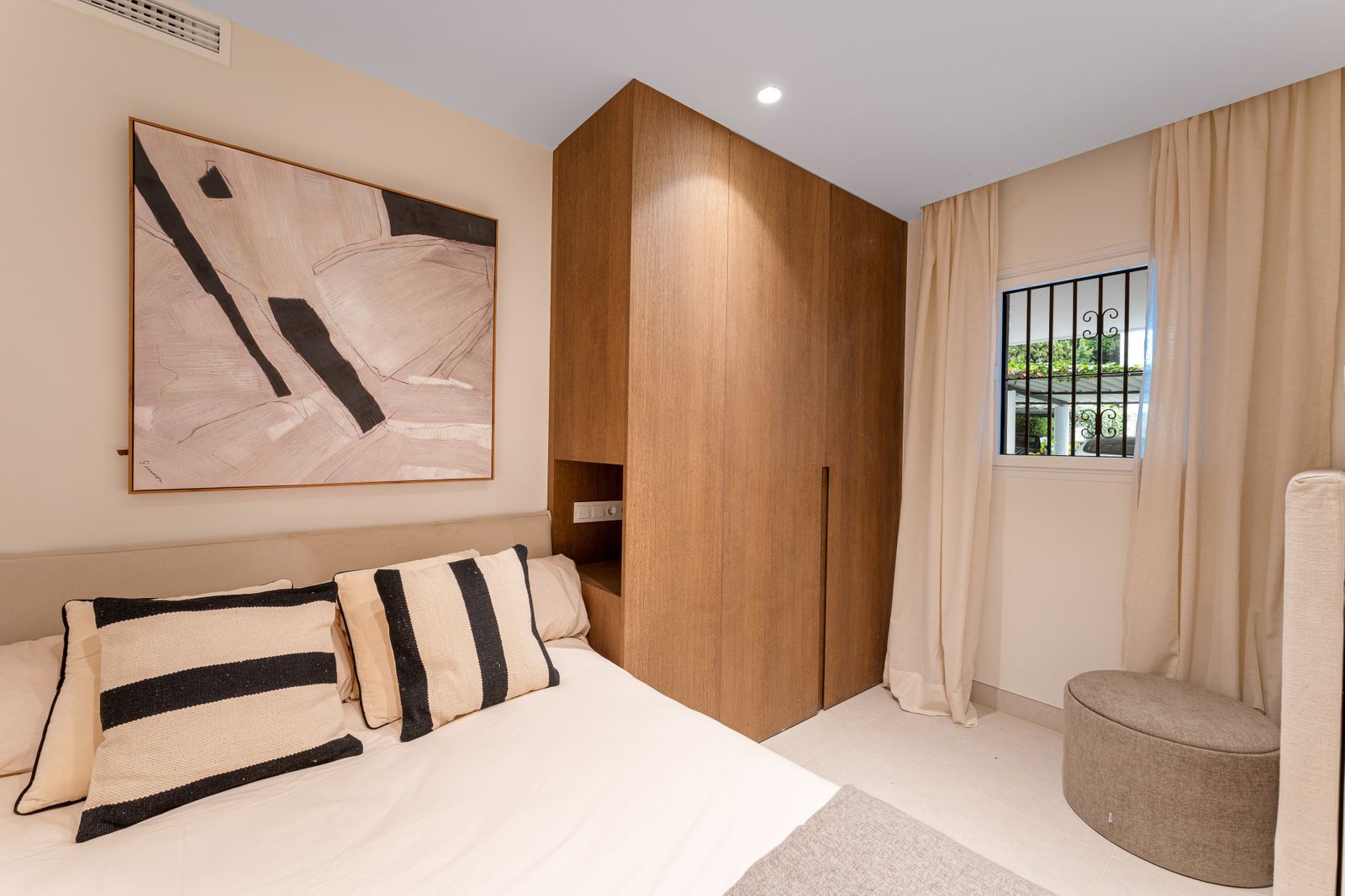 ce1c60ee14a4f91ecf02fd9e05e1faa1 - 14