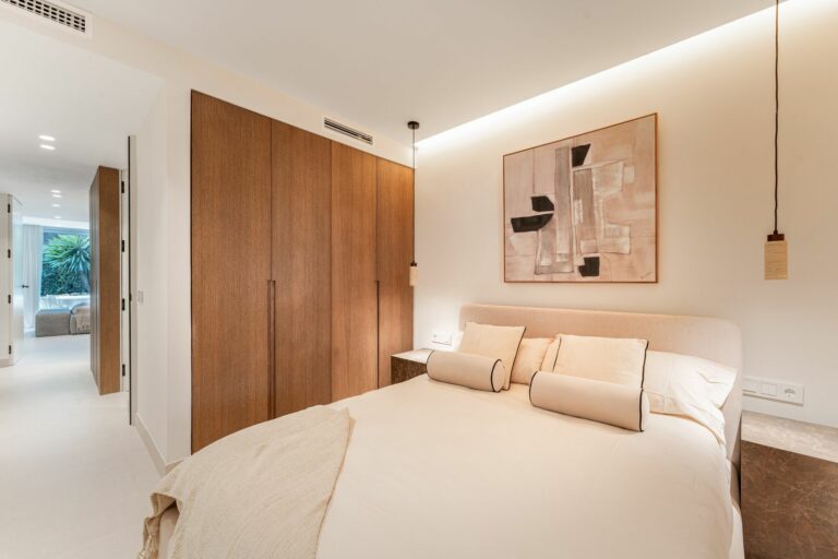 ce1c60ee14a4f91ecf02fd9e05e1faa1 - 15