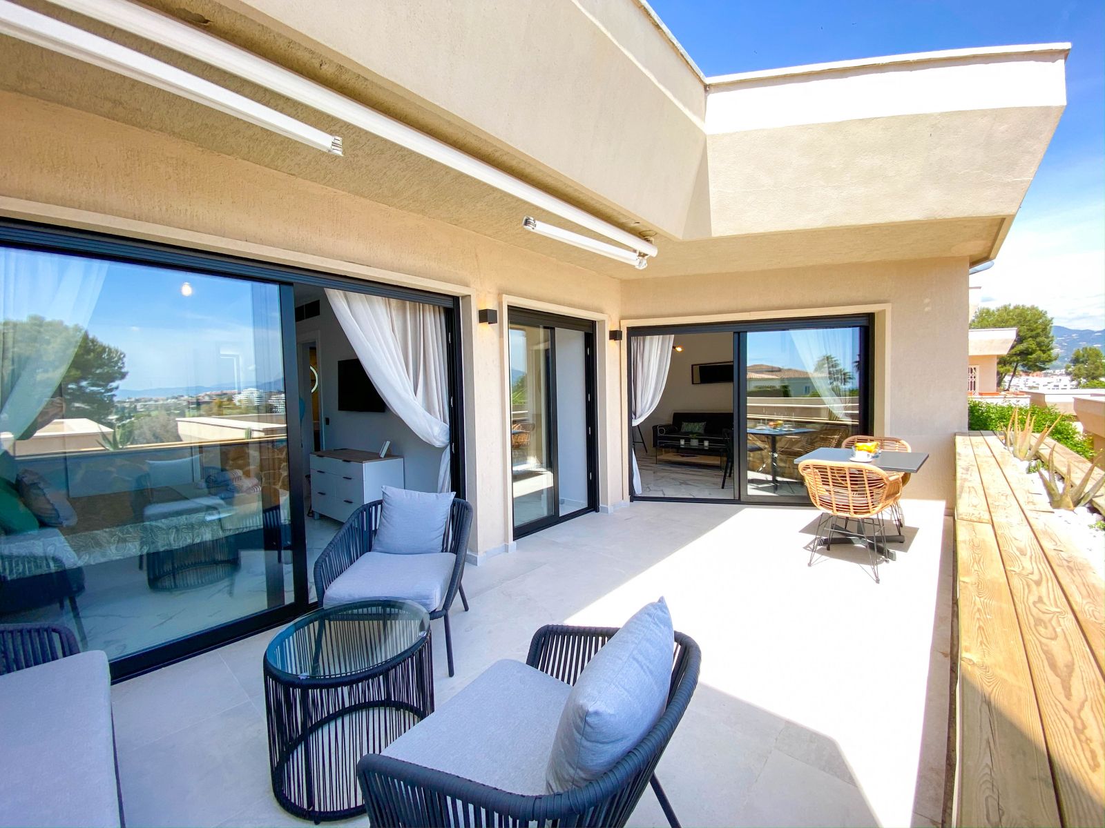 d197ee15fa44e35a584282d0c6122388 - 4