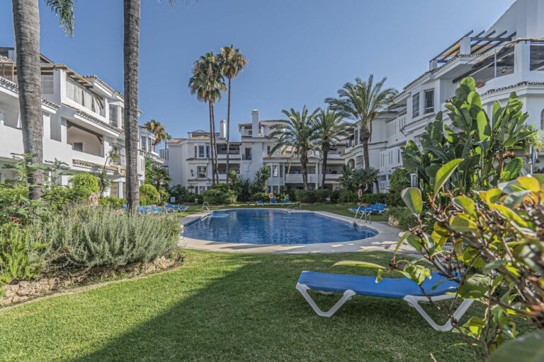 d3ad1b7887e0b28714d10e3545bba504 - 1