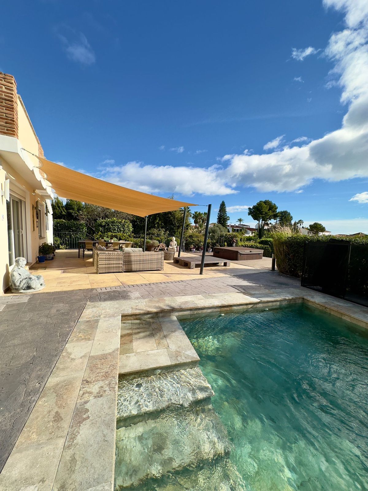 d479df1a8cb423010c295fc294b81eba - 2